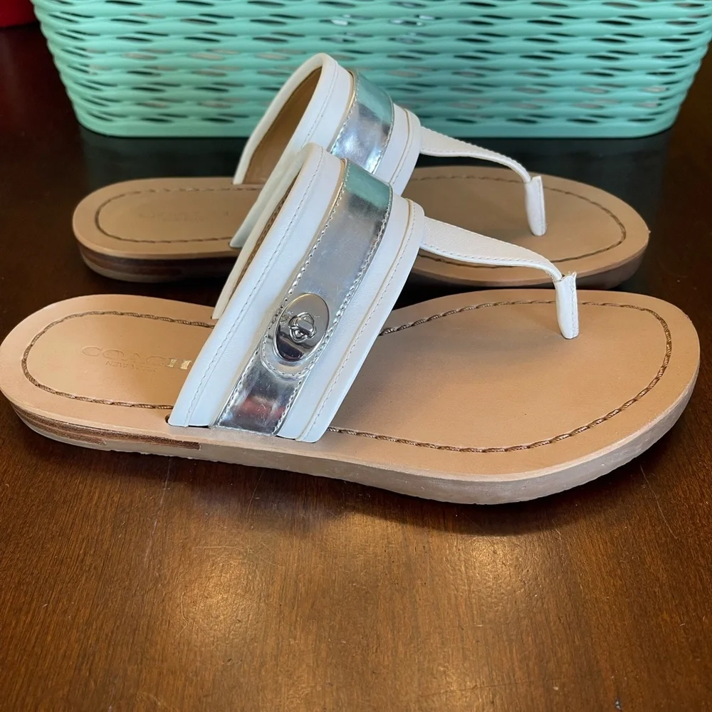 COACH Eileen Turn lock Slide Sandals Flip Flops SZ 6.5 B Color White